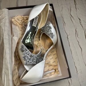 Badgley Mischka Crystal Evening/Formal Open Toed Heel in Size 10